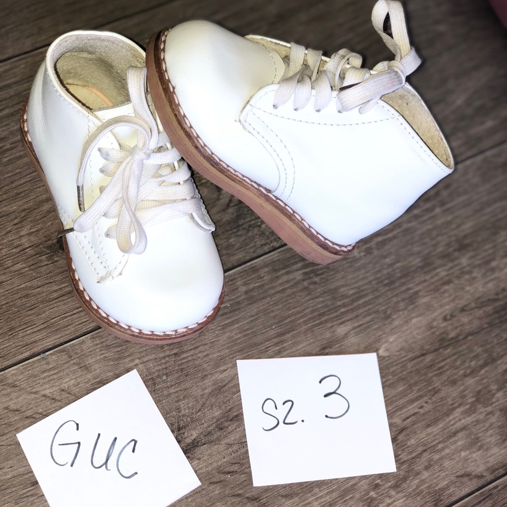 Sz 3 white leather walking shoes baby boy or girl VGUC